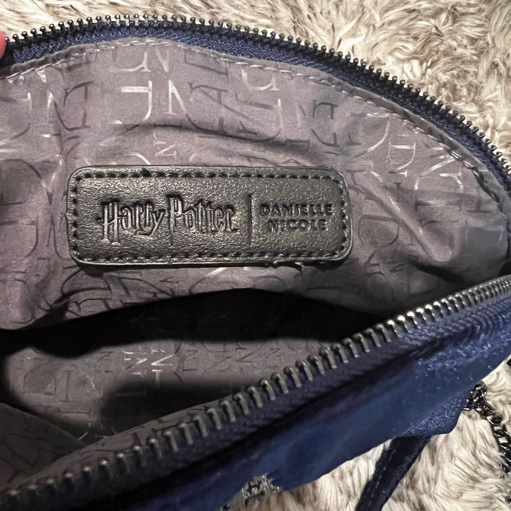 Beautiful Danielle Nicole Velvet Harry Potter Rav… - image 8